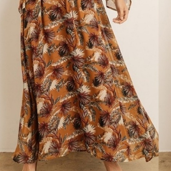 STORIA Palm Leaf Maxi Dress with Flowy Sleeves - Picture 7 of 8